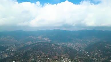 4K航拍蓝天白云下大山村庄自然环境视频的预览图